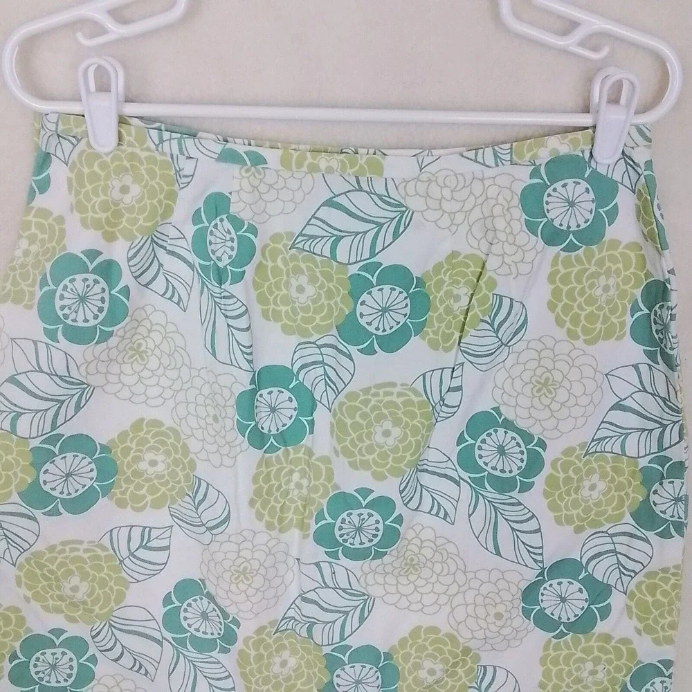 LOFT 100% Cotton Casual Short Skirt Size 12 Petite in White‎ Green Floral Design